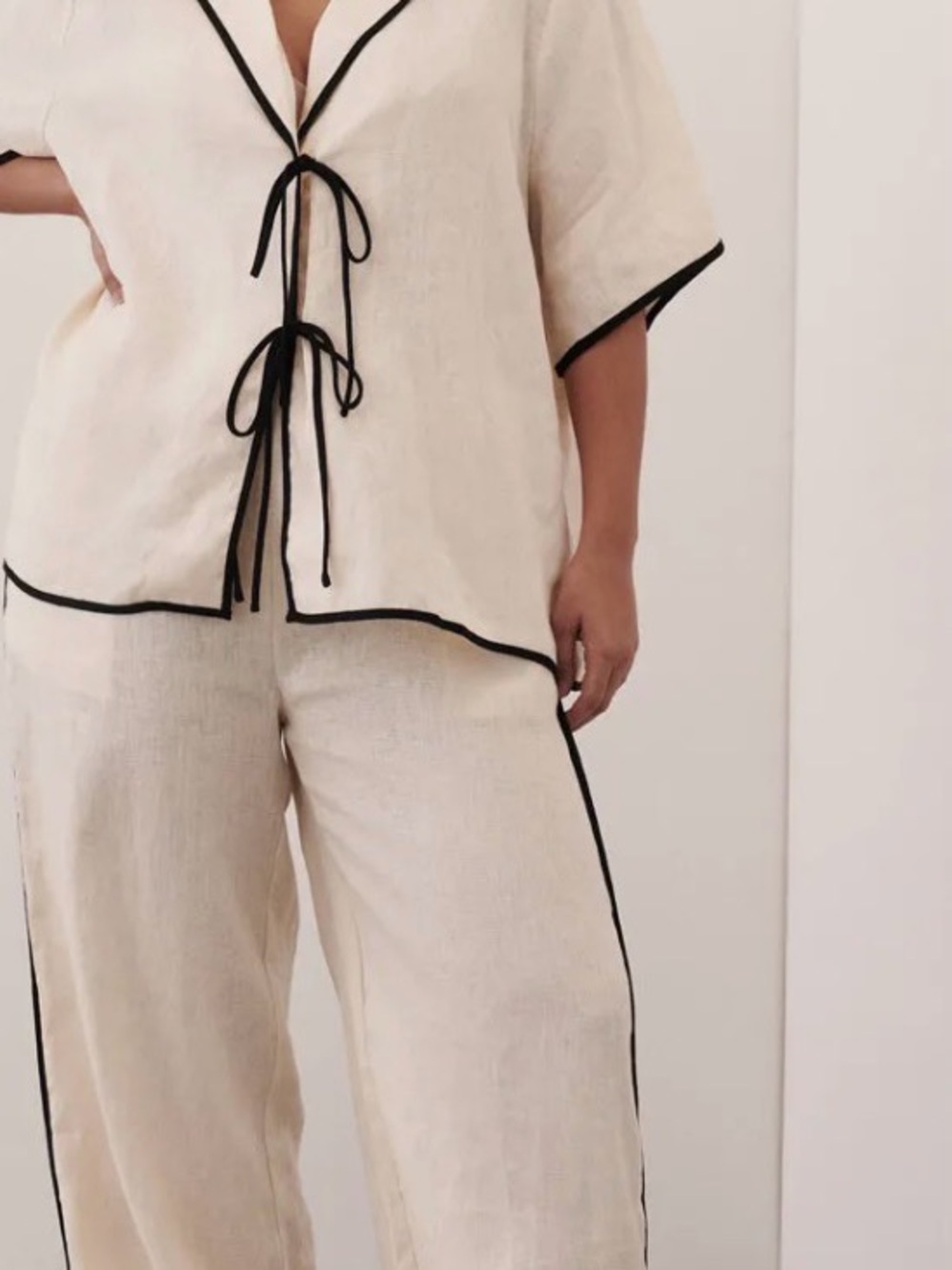 DISSH Cream Wide-Leg Linen-Blend Pants with Black Trim